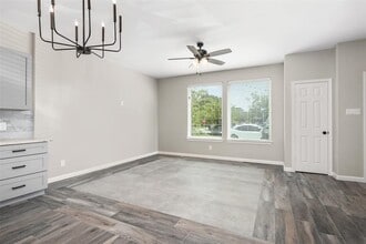 4106 White St in Bacliff, TX - Building Photo - Building Photo