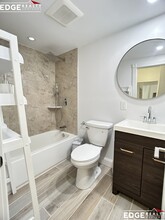 100 Lake Shore Rd, Unit 4 in Boston, MA - Building Photo - Building Photo