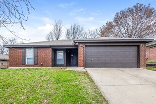 616 Cumberland Dr in Burleson, TX - Building Photo