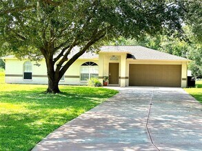 4416 Redcoat Dr in Zephyrhills, FL - Building Photo - Building Photo