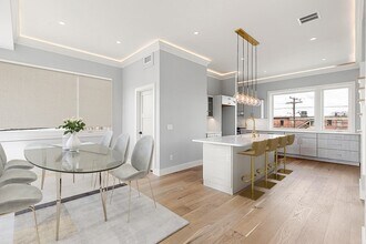 308 Newton St in Waltham, MA - Building Photo - Building Photo