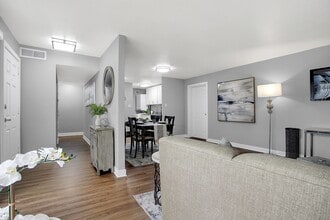 Verona at Silver Hill in Suitland, MD - Foto de edificio - Building Photo