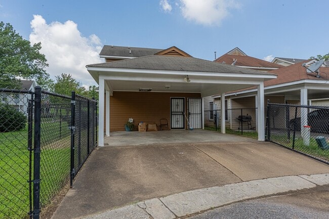 920 Millers Bend Dr in Memphis, TN - Building Photo - Building Photo