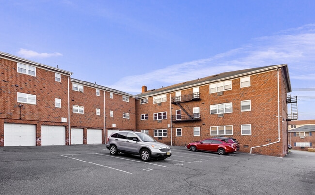 222 Elleen Ter in Hackensack, NJ - Foto de edificio - Building Photo