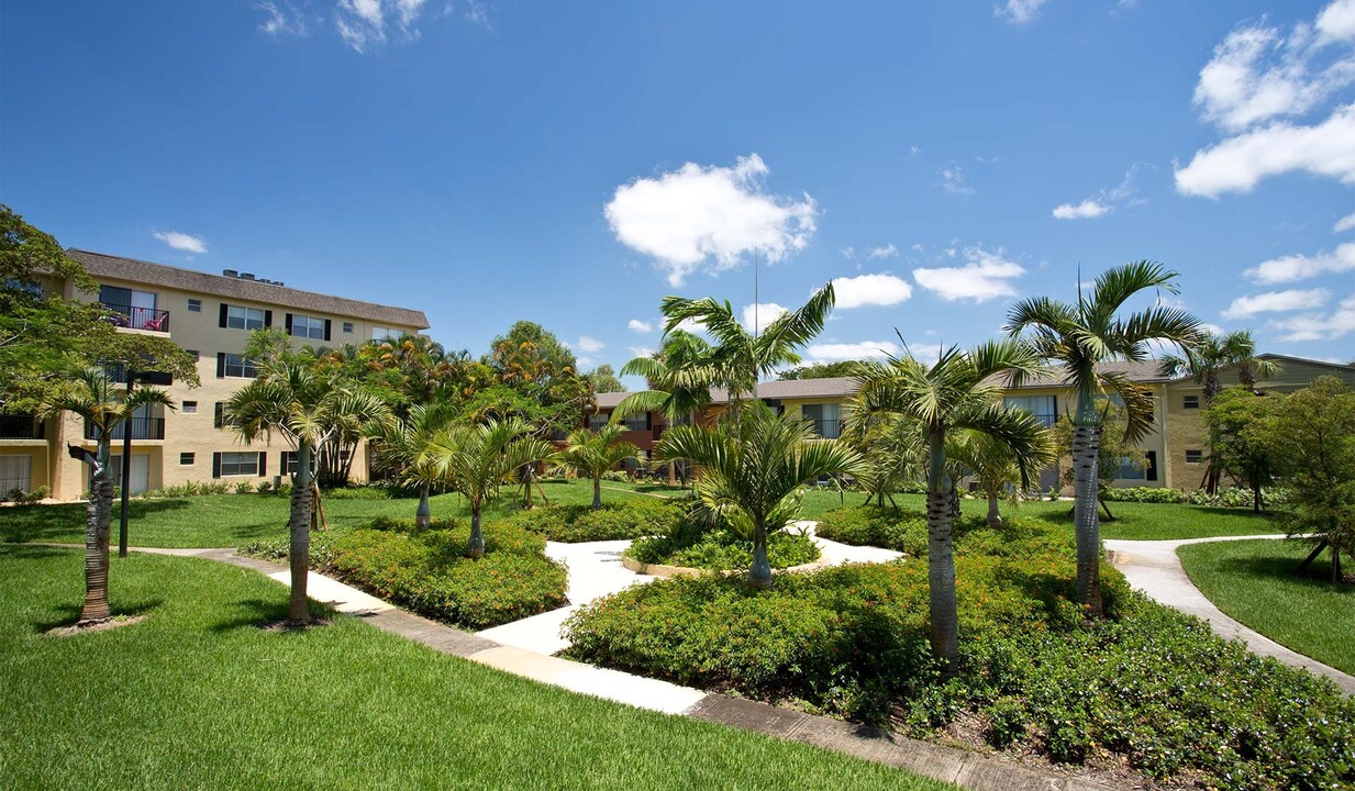 Plantation Gardens Apartment Homes in Plantation, FL - Building Photo