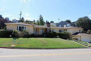 2373 Leimert Blvd in Oakland, CA - Building Photo