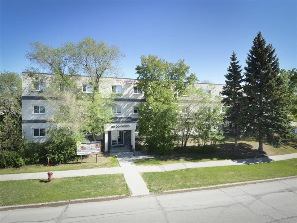 30 Donwood Dr in Winnipeg, MB - Building Photo