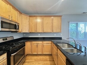 724 N Willard Ct, Unit J03W in Chicago, IL - Foto de edificio - Building Photo