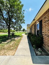 243 Eagle View Road in Eagle Pass, TX - Foto de edificio - Building Photo