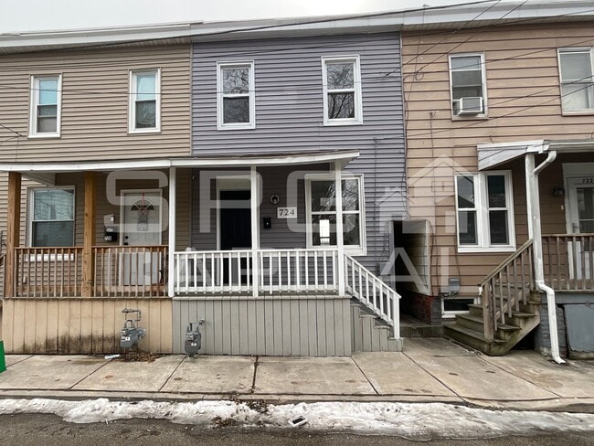 property at 724 Glen Pl