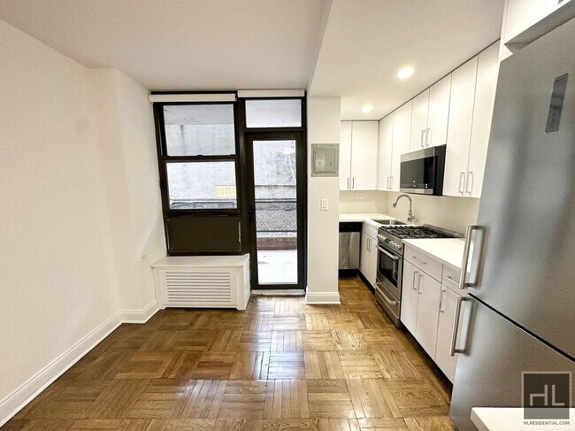EAST 35 STREET in New York, NY - Building Photo - Building Photo