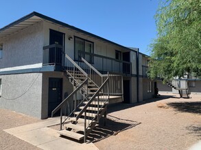 Roeser Apartments in Phoenix, AZ - Building Photo - Building Photo