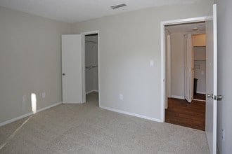 Crossing at Holcomb Bridge in Roswell, GA - Building Photo - Interior Photo