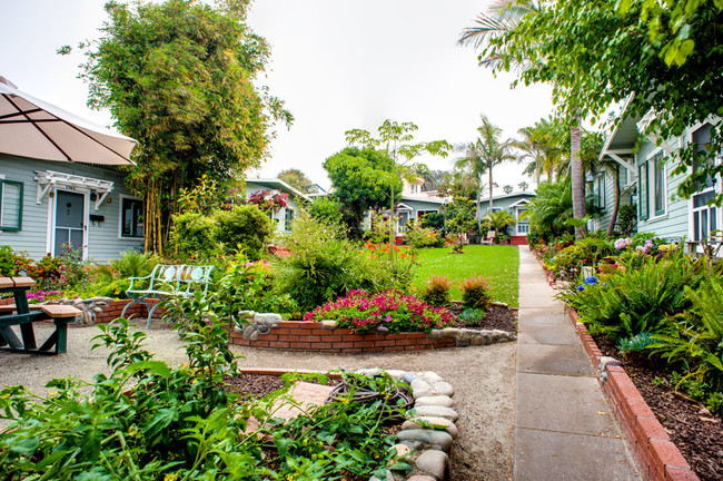 Ivanhoe Cottages in La Jolla, CA - Building Photo - Building Photo