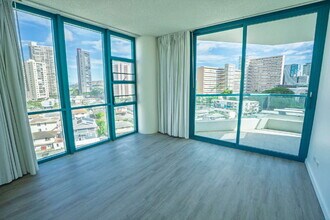 745 Isenberg St in Honolulu, HI - Building Photo - Building Photo