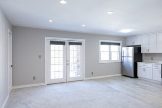 Meridian Apartments in Norfolk, VA - Building Photo - Interior Photo