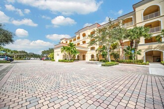 37 Harbour Isle Dr E in Fort Pierce, FL - Building Photo - Building Photo