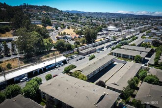 400 El Camino Real in Belmont, CA - Foto de edificio - Building Photo