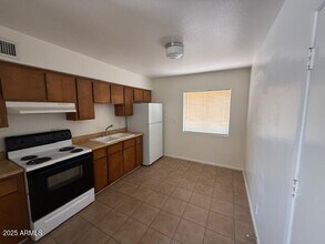 2521 N 49th St in Phoenix, AZ - Building Photo - Building Photo