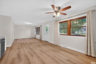 3106 Maplecrest Rd in Bettendorf, IA - Building Photo - Building Photo