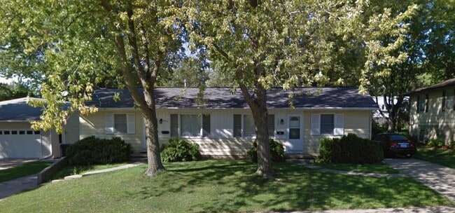 property at 2920 E Court St