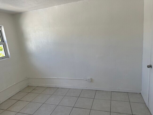 1305 NW 2nd St, Unit 1 in Fort Lauderdale, FL - Building Photo - Building Photo