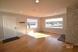 1327 S Leadville Ave in Boise, ID - Building Photo - Building Photo