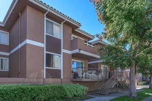 Casa Pacifica Apartment Homes in Anaheim, CA - Building Photo