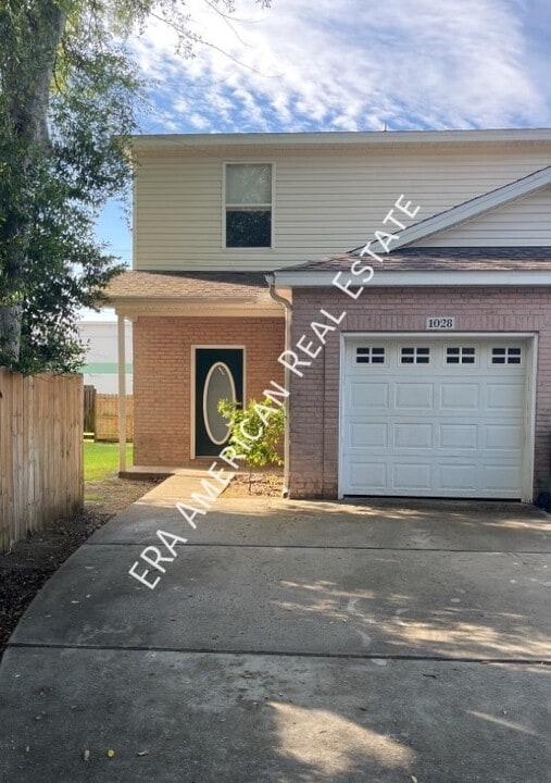 1028 Anniston Ct in Fort Walton Beach, FL - Building Photo