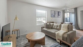 1071 Clayton Ln in Austin, TX - Building Photo