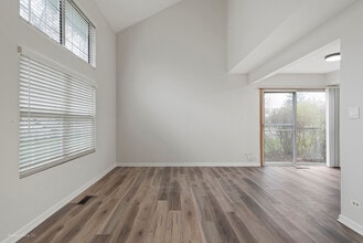 231 Ivy Ct in Streamwood, IL - Building Photo - Building Photo