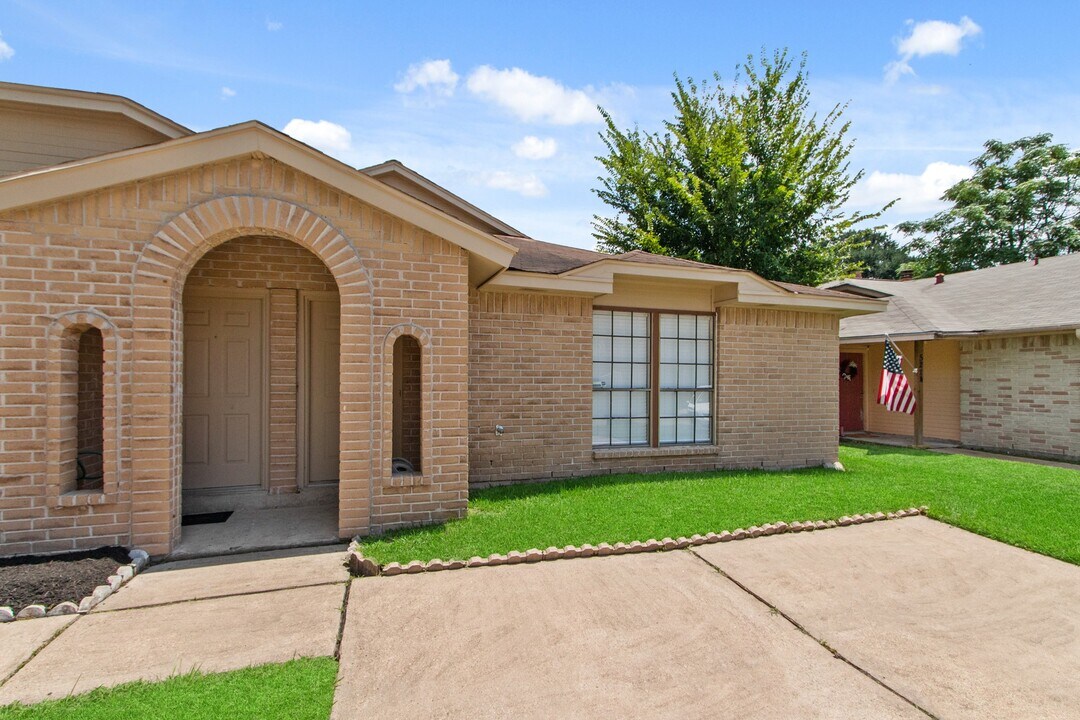 5216 Beaverbrook Dr in Houston, TX - Building Photo