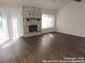 1218 St Lawrence St in San Antonio, TX - Foto de edificio - Building Photo