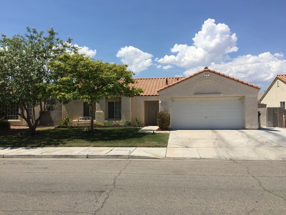 4901 Wind Break Ln in North Las Vegas, NV - Building Photo