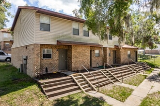 Bentley Villas in Leesburg, FL - Building Photo - Building Photo
