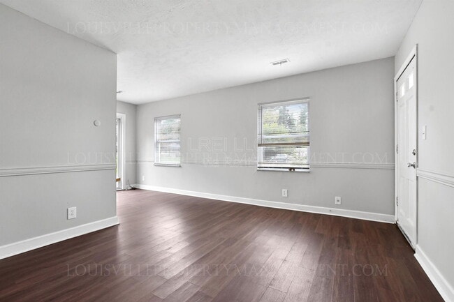 8801 Malvern Hill Rd in Louisville, KY - Building Photo - Building Photo