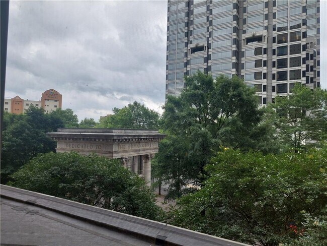300 W Peachtree St NW in Atlanta, GA - Building Photo - Building Photo