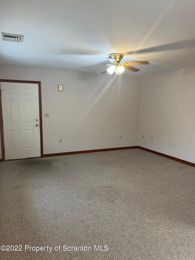 1312 Clay Ave-Unit -C2L in Dunmore, PA - Building Photo - Building Photo