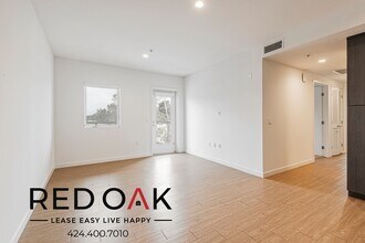 11405 Chandler Blvd in Los Angeles, CA - Foto de edificio - Building Photo