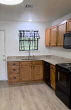 1112 Shellie Ln, Unit A in Lake Charles, LA - Building Photo - Building Photo