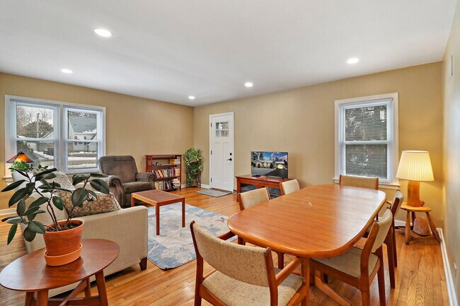3964 Grandview Ave in Gurnee, IL - Building Photo - Building Photo