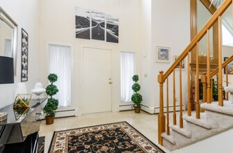 94 Hagerman Ct in Bridgewater, NJ - Foto de edificio - Building Photo