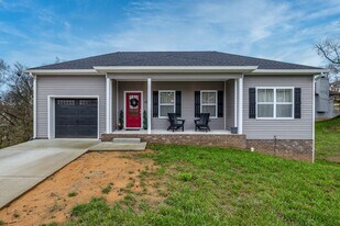 1239 Oxford Village Cir in Columbia, TN - Building Photo