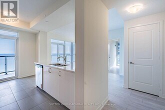 38 Annie Craig Dr in Toronto, ON - Building Photo - Building Photo