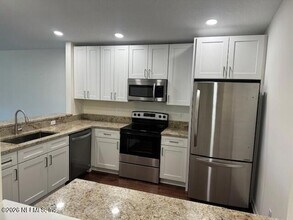 3907 Grand Central Pl W in Jacksonville, FL - Foto de edificio - Building Photo