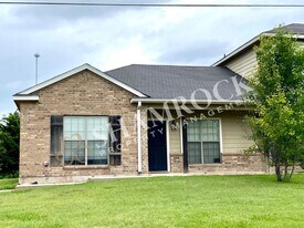 814 Chambers Creek Cir in Hewitt, TX - Building Photo