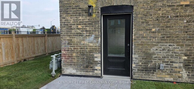 857-857 Dundas St in London, ON - Building Photo - Building Photo