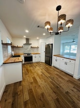 4390 Maple St NE in St. Petersburg, FL - Building Photo - Building Photo