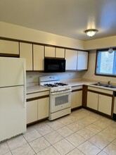 Oak Trails Apartments in Des Plaines, IL - Building Photo - Building Photo