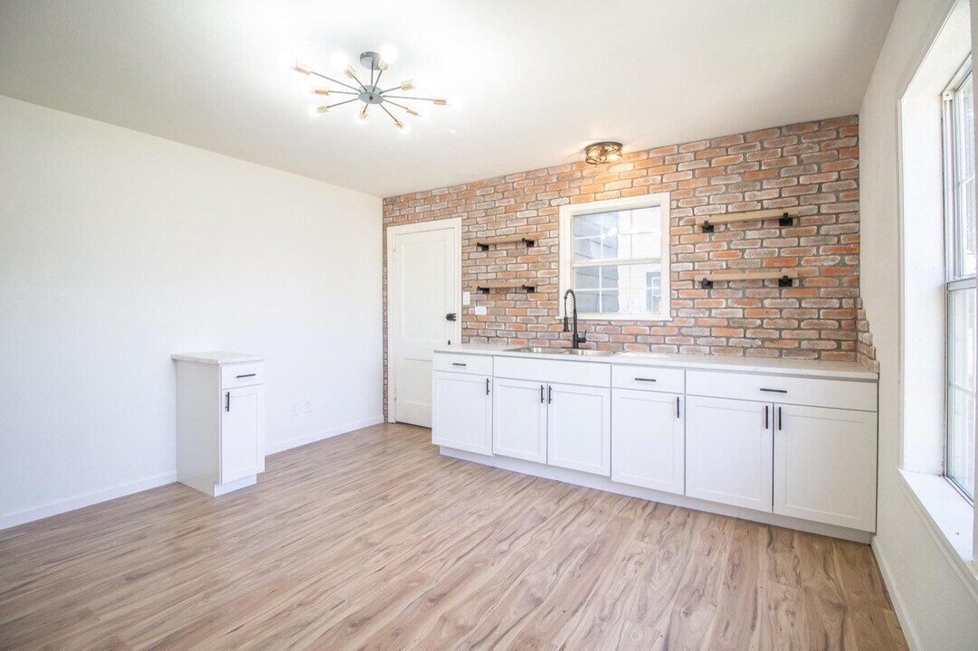 1911 44th St in Lubbock, TX - Building Photo